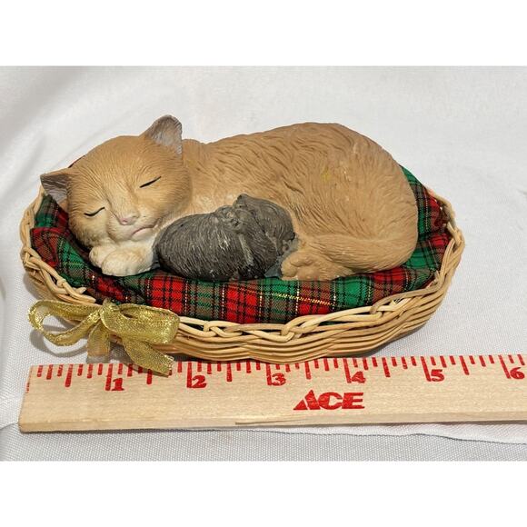 House of Lloyd Not a Creature was Stirring Cat Mouse Christmas Around the World - Picture 7 of 8